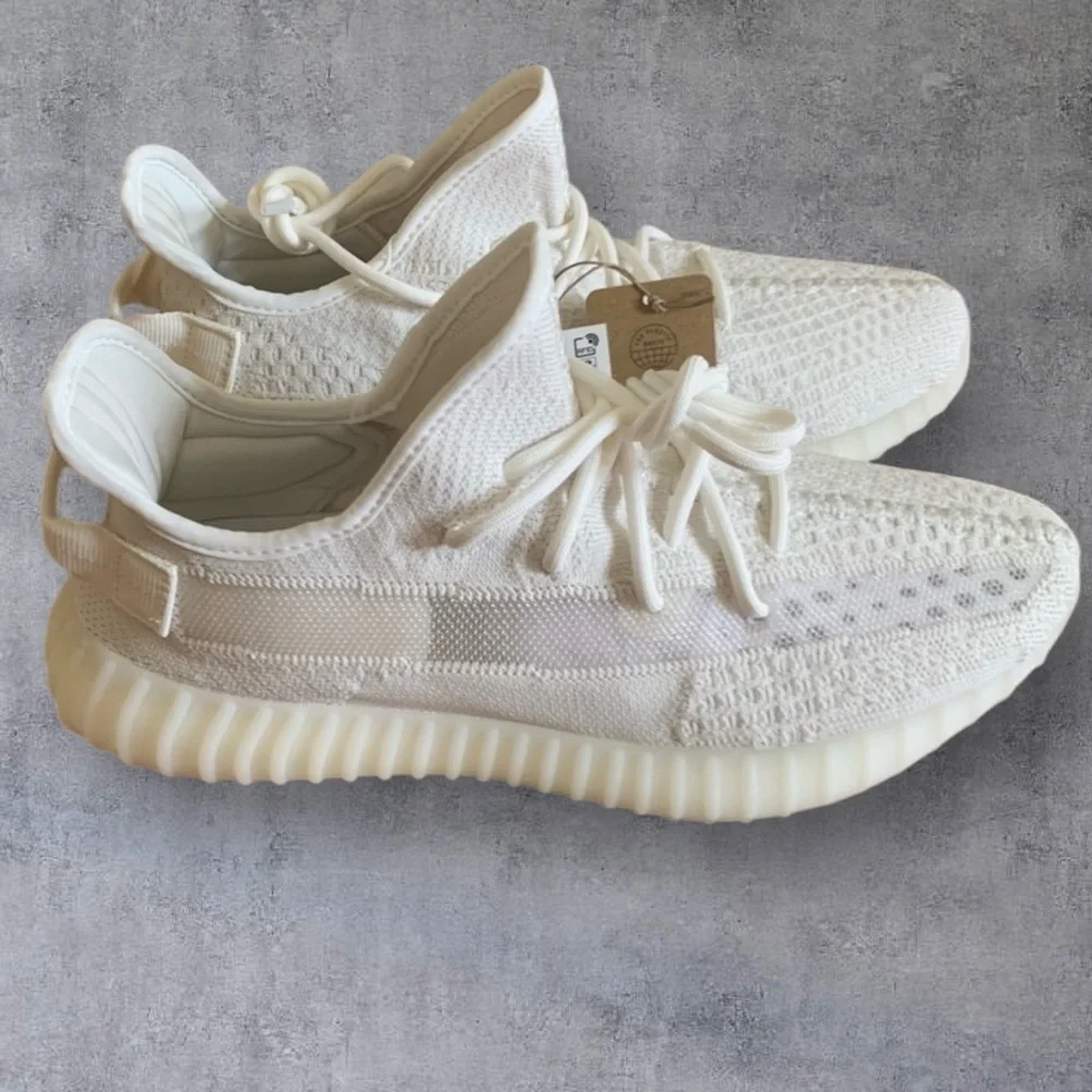 YEEZY BOOST Adidas size 11 Men’s 12.5 Women’s Bone 350 V2 shoes sneakers